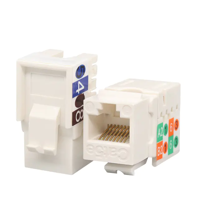 Quels sont les avantages de la conception à 90 degrés du Cat5e UTP à 90 degrés Keystone Jack?